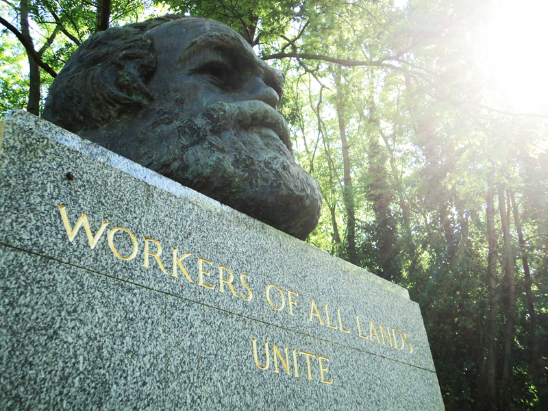 Visite Karl Marx e Douglas Adams na bela região em que descansam