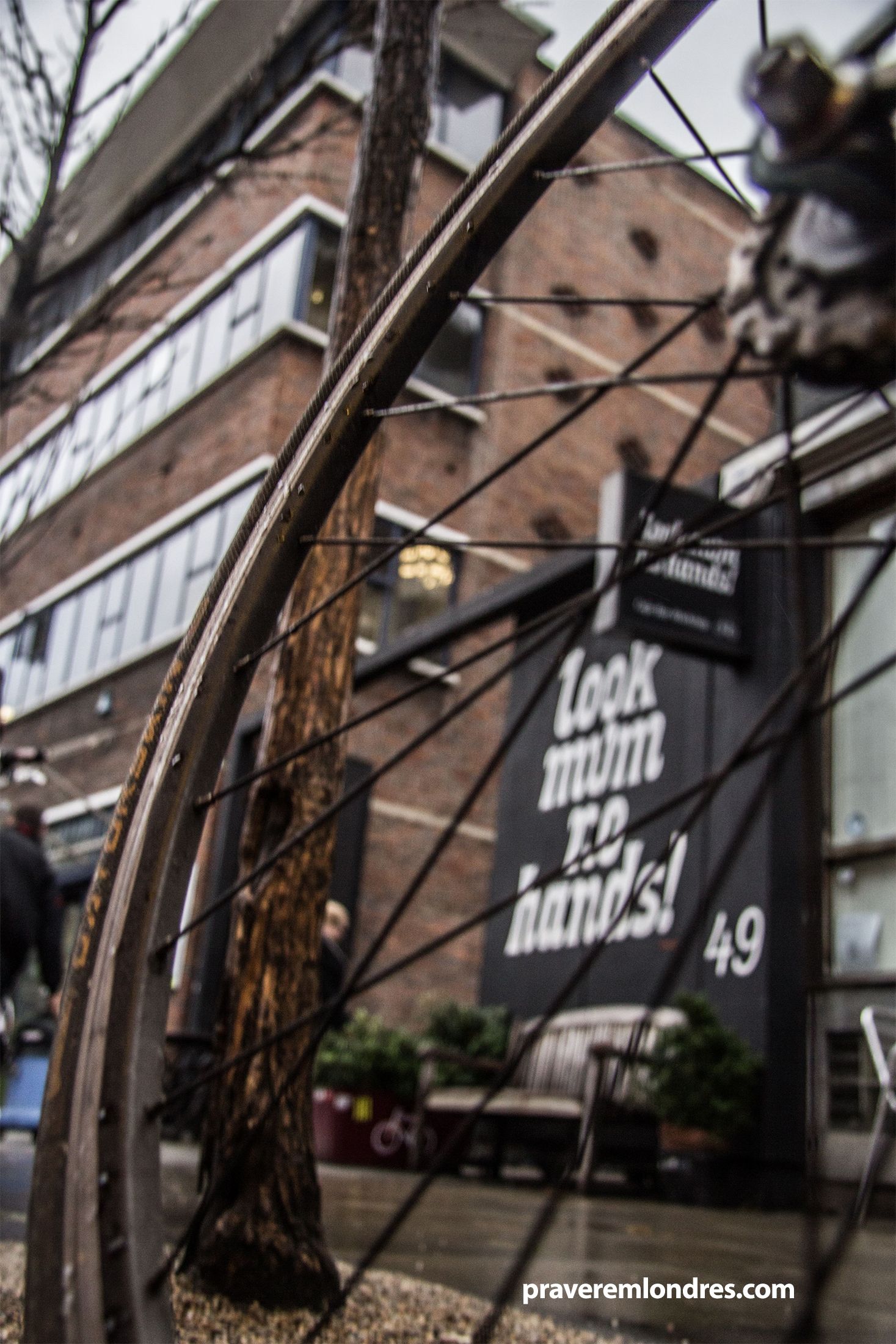 Um café em Londres inspirado no universo do ciclismo: Look Mum No Hands