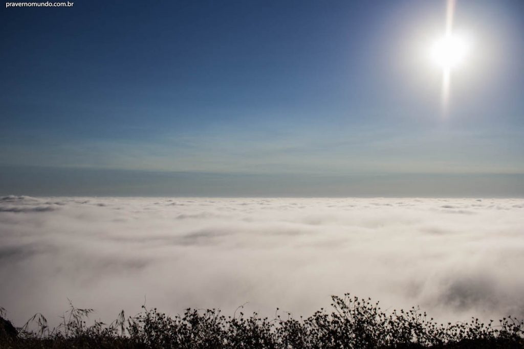 O cenário do Big Sur se transformou numa infinita cama de nuvens
